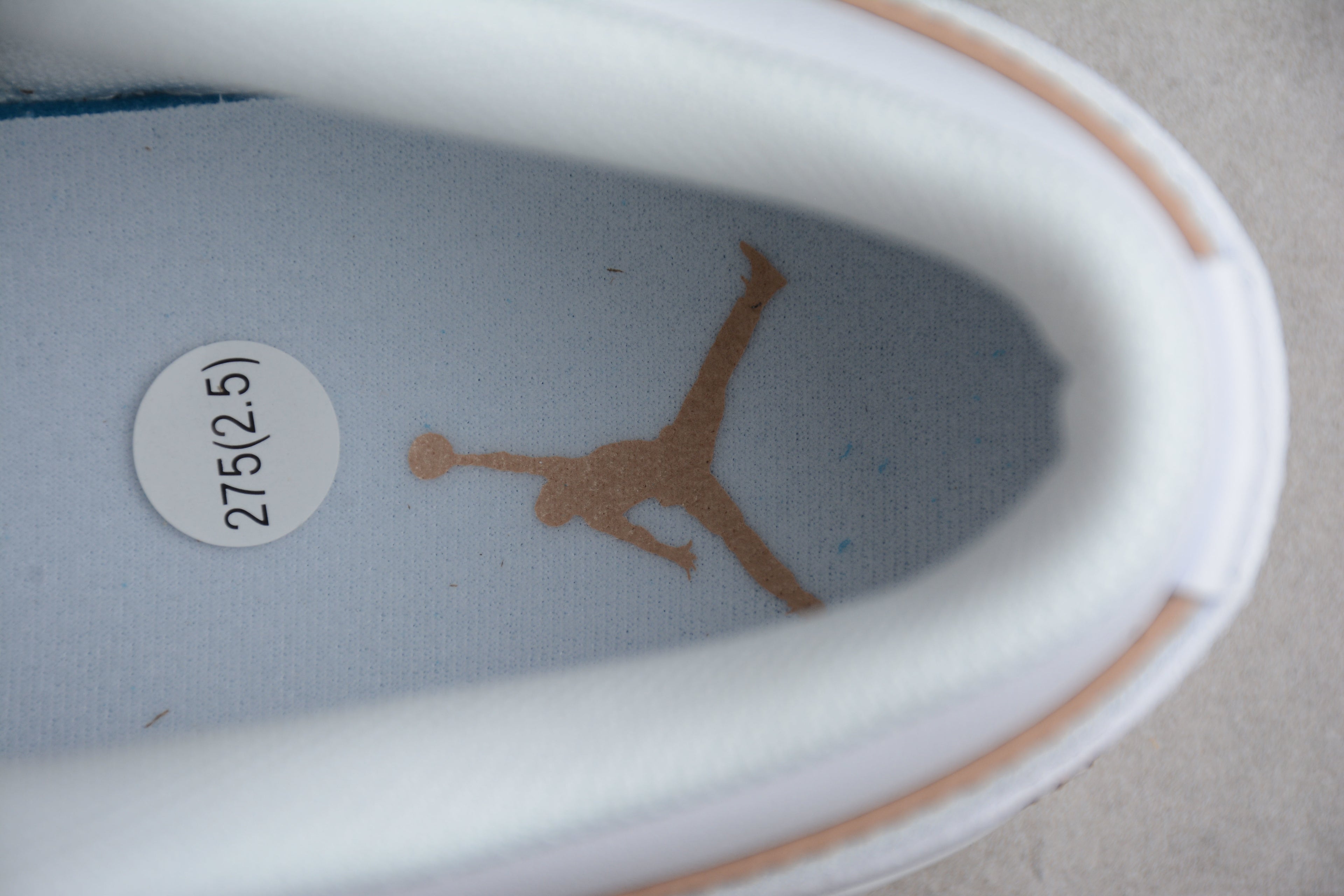 Jordan 1 Low – Blanco / Marrón