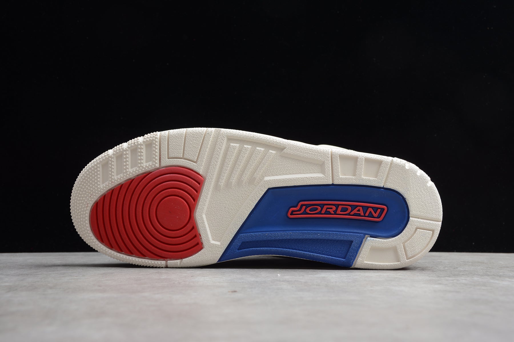 Air Jordan 3 – Blanco / Azul / Rojo