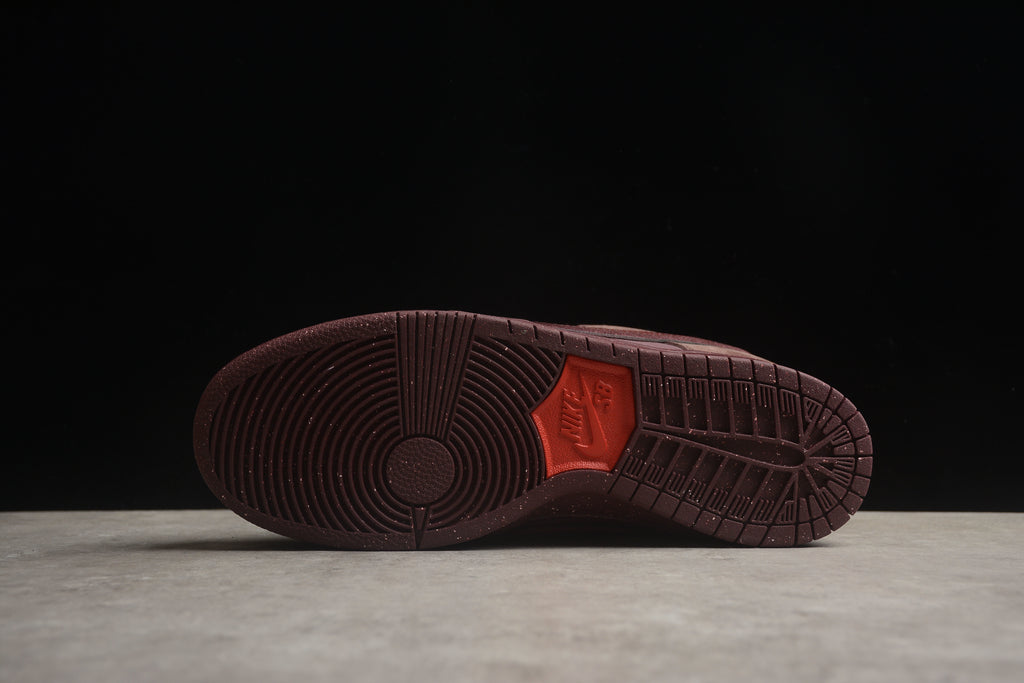 Dunk SB – Blanco / Granate