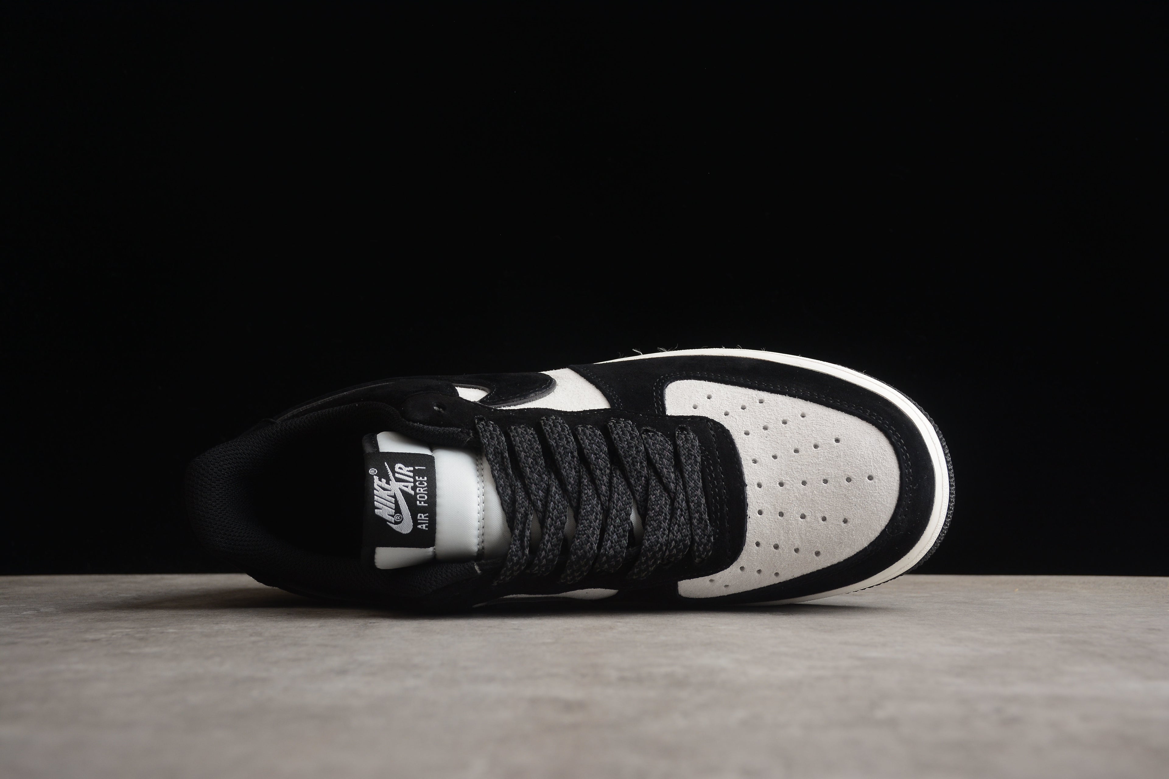 Air Force 1 Low – Negro / Blanco