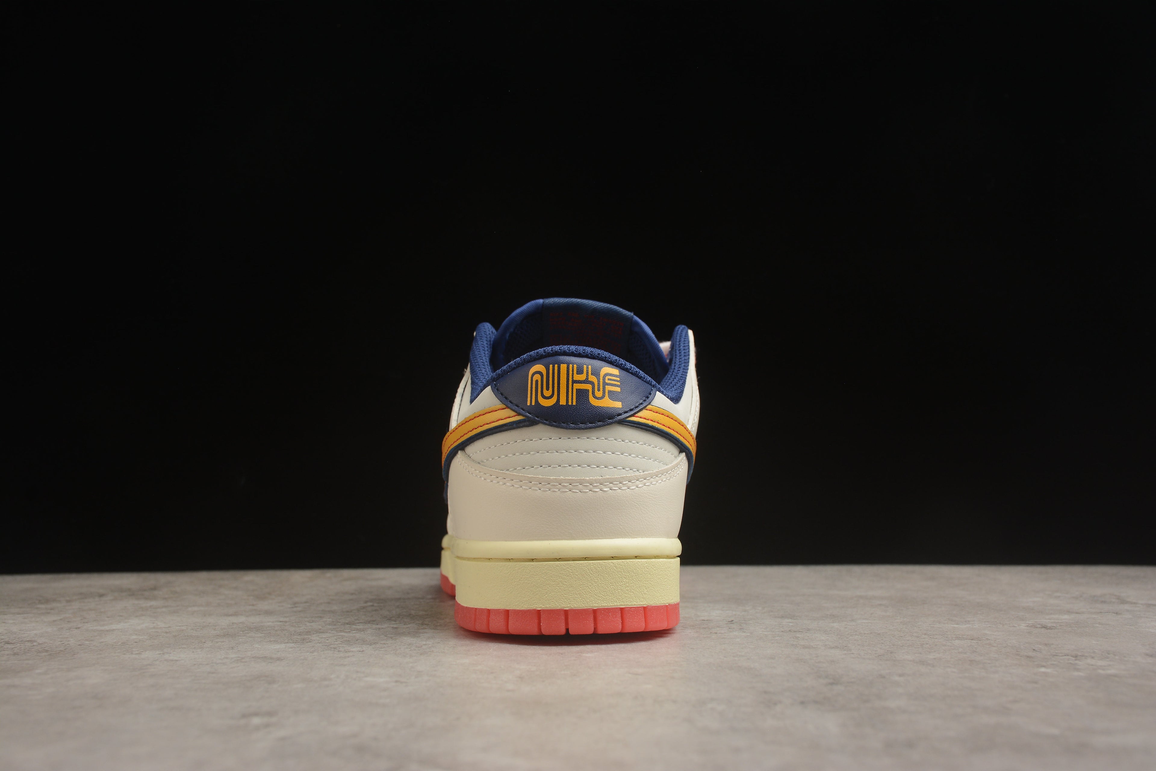 Dunk SB – Beigie / Gris / Rojo