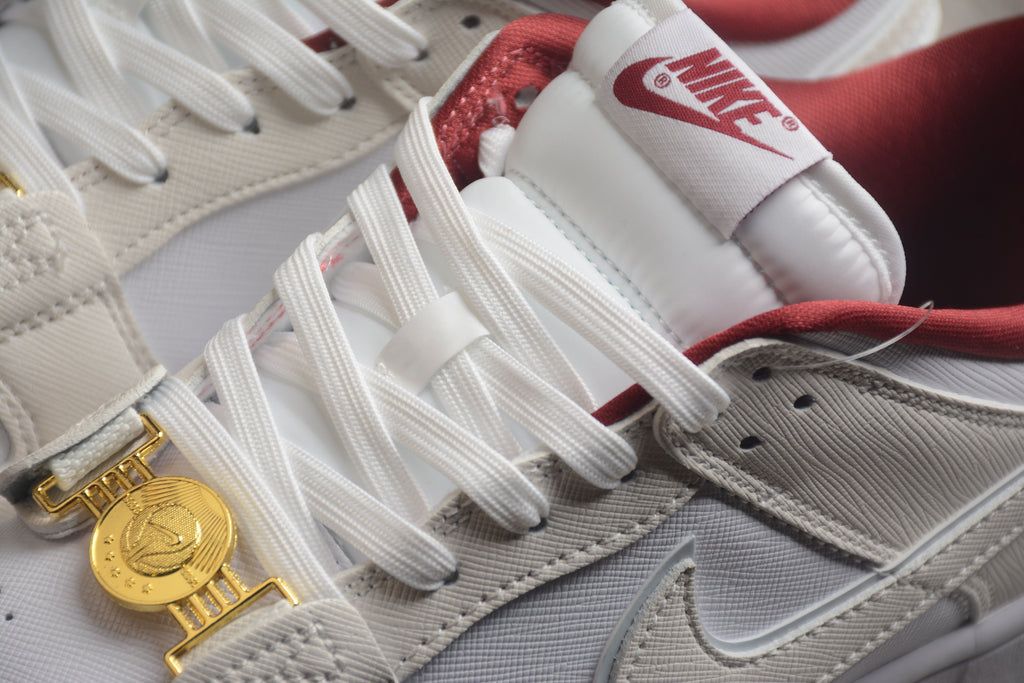 Dunk SB – Beigie / Blanco / Rojo