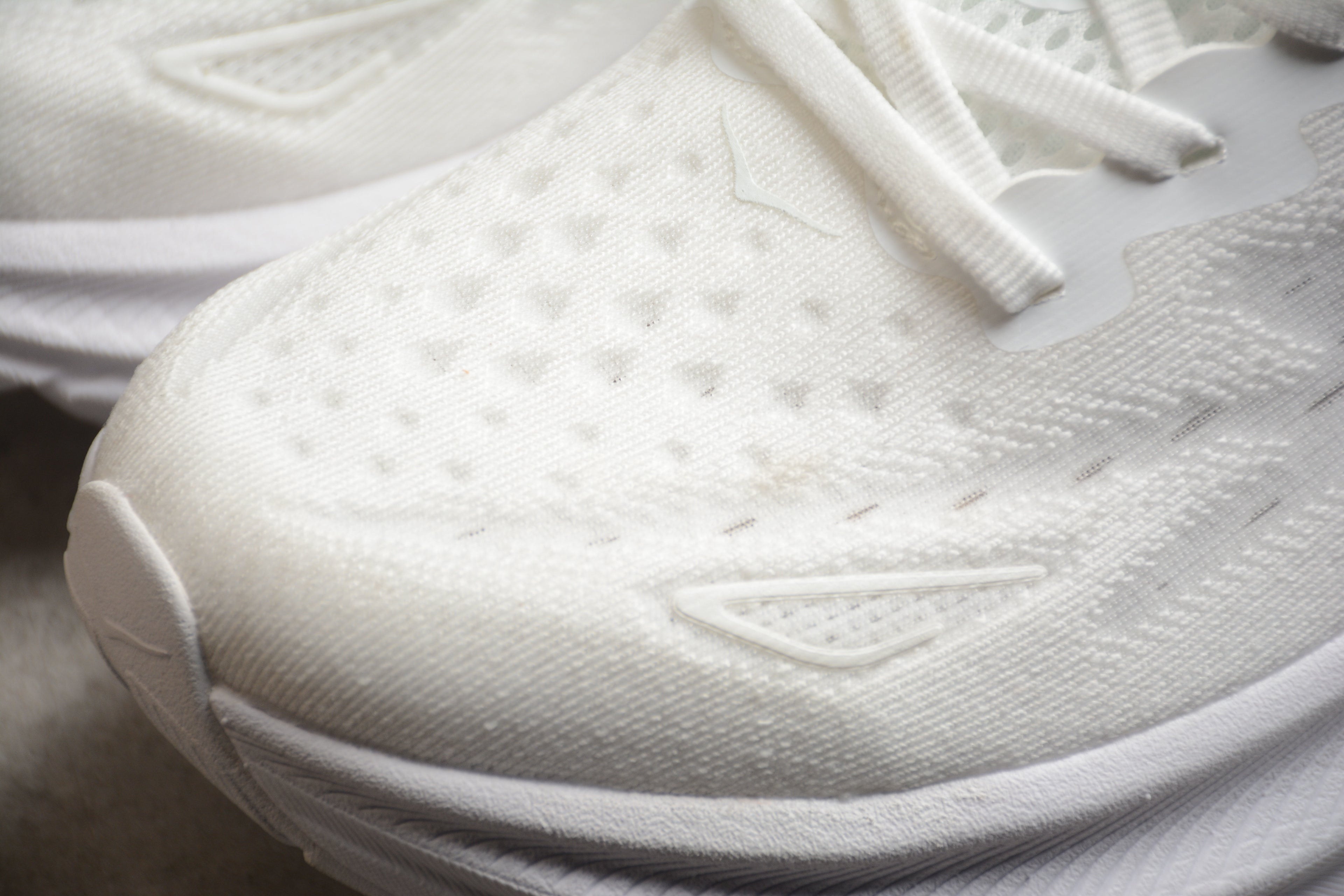 Hoka Clifton 9 – Blanco