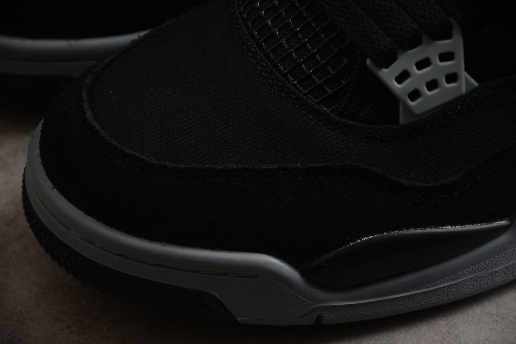 Air Jordan 4 – Negro / Gris
