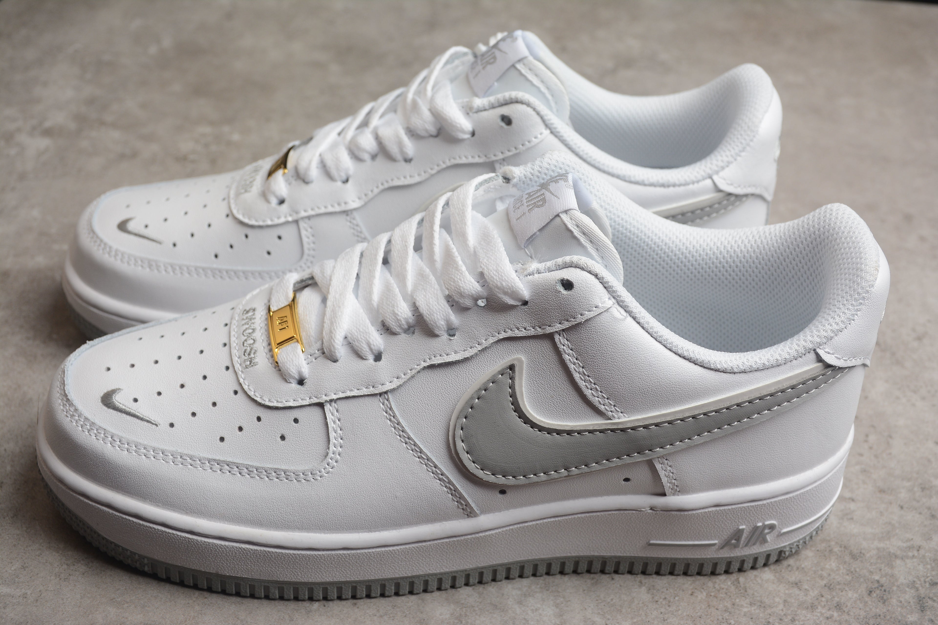 Nike Air Force 1 Low – Blanco / Gris Claro