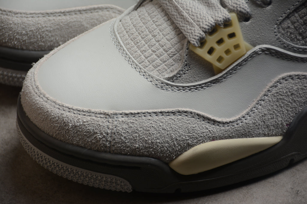 Air Jordan 4 – Gris / Beige