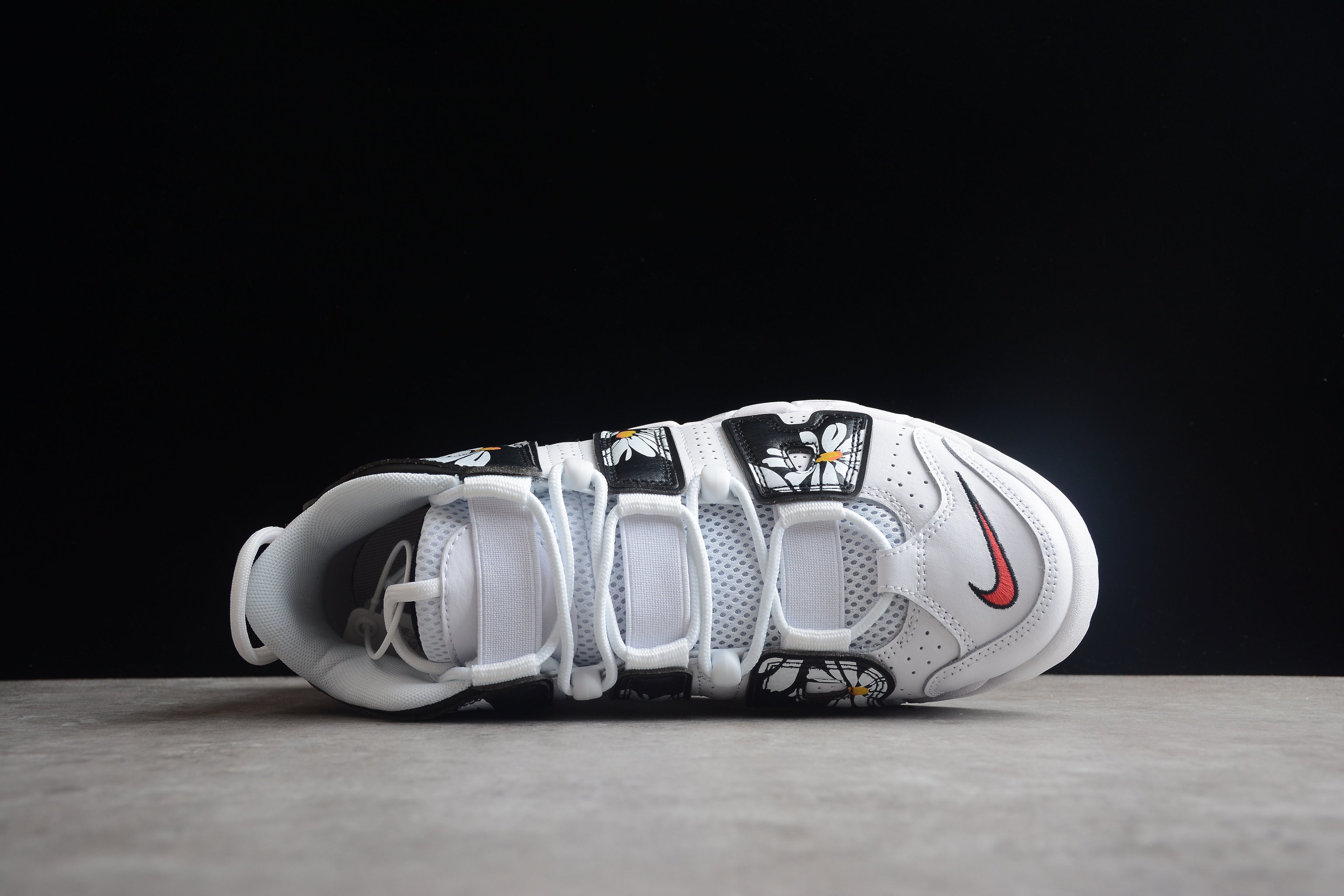 Air More Uptempo – Blanco con Flores