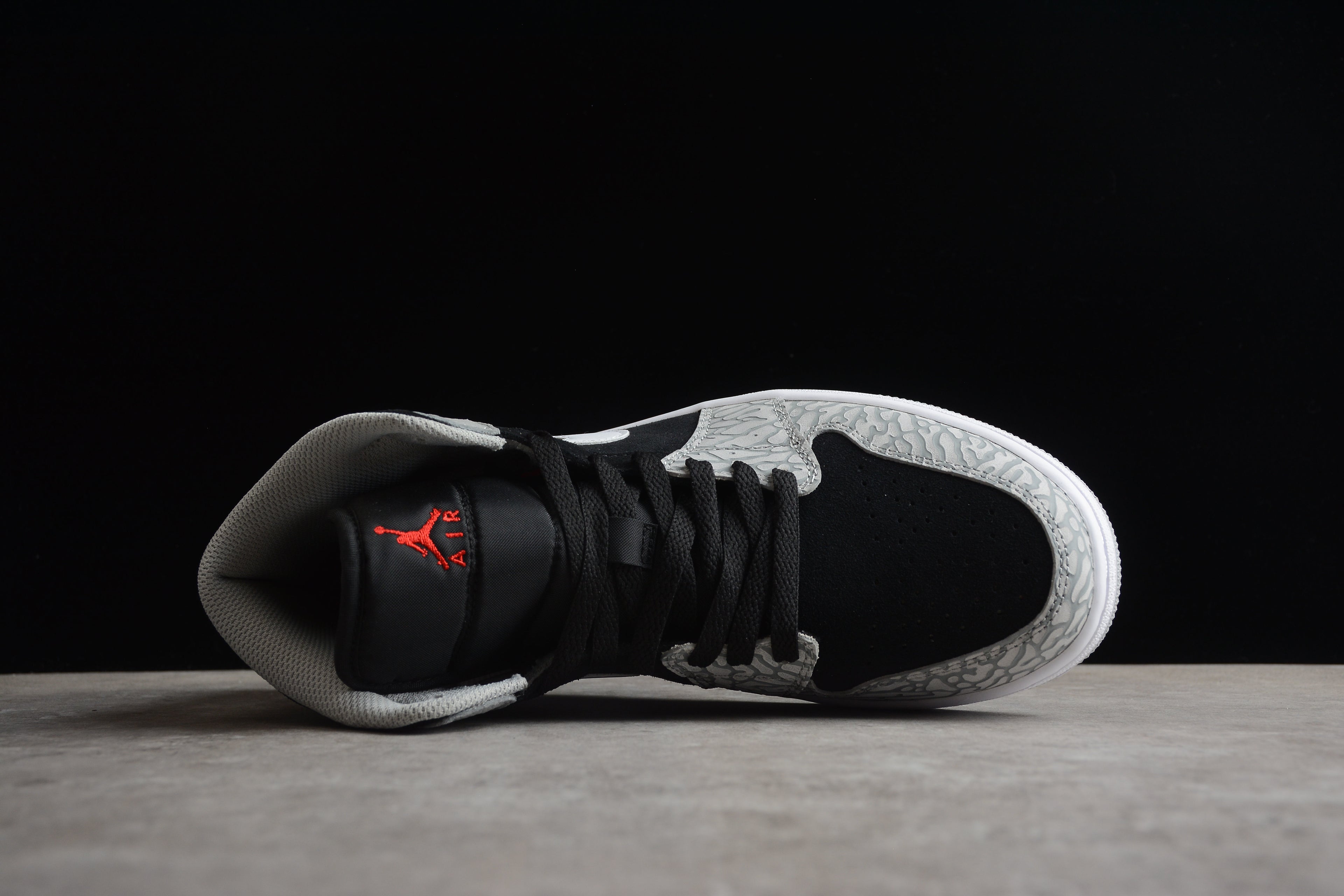 Air Jordan 1 Mid – Gris / Negro