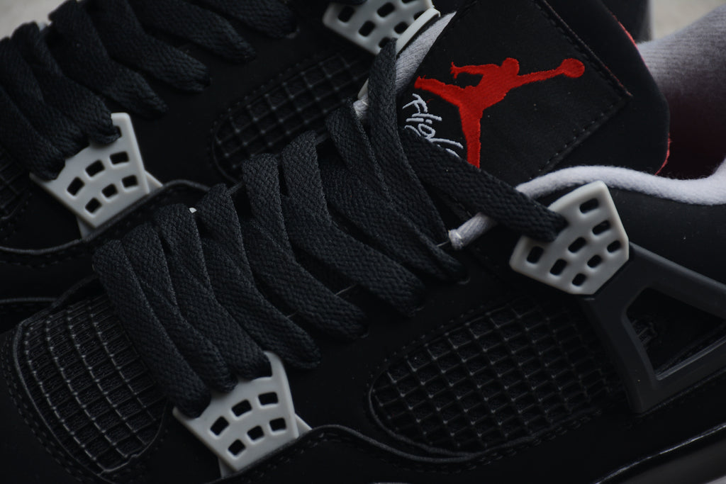 Air Jordan 4 – Negro / Gris / Rojo