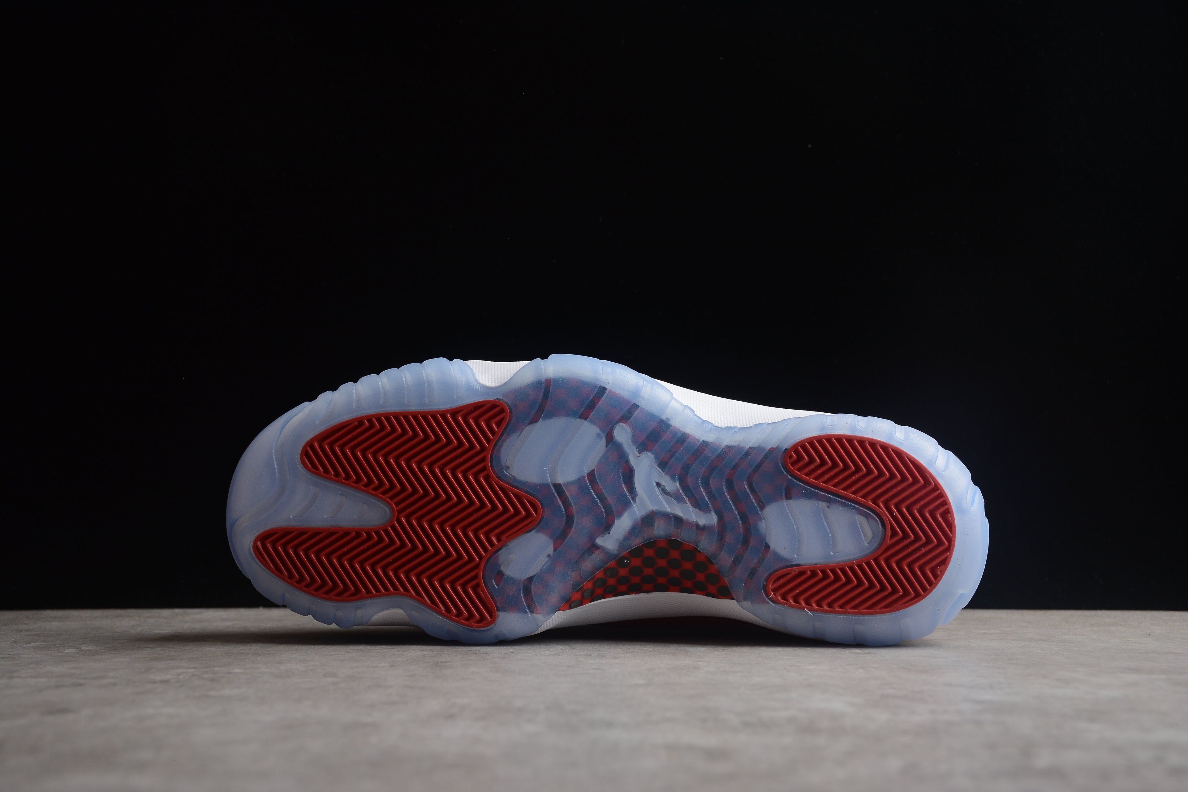 Air Jordan 11 – Rojo / Blanco