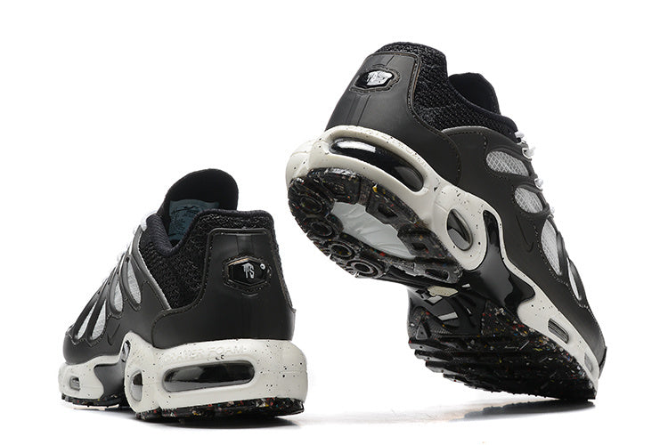 Air Max Plus Terrascape – Negro / Blanco
