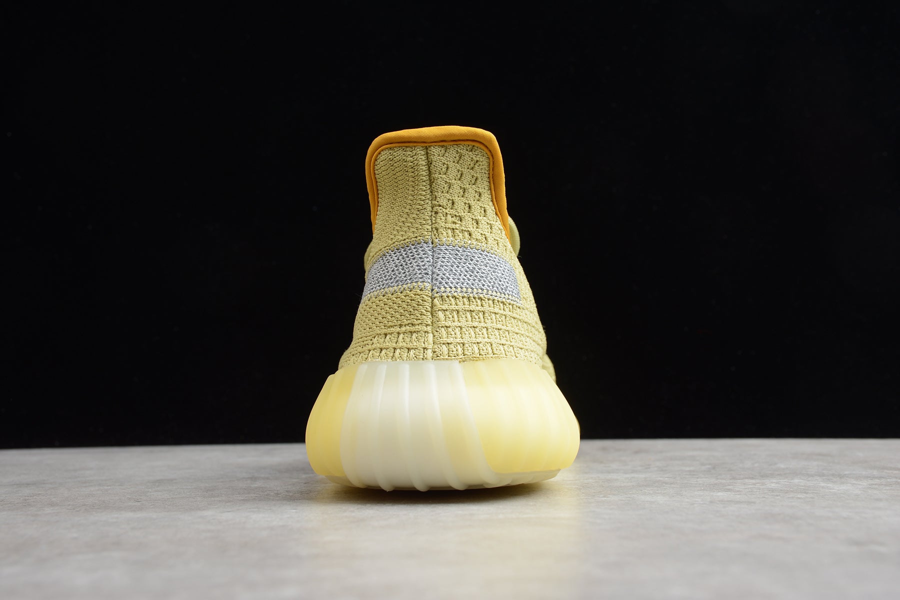 Adidas Yeezy 350 – Amarillo / Gris