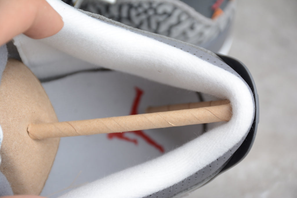 Air Jordan 3 – Gris
