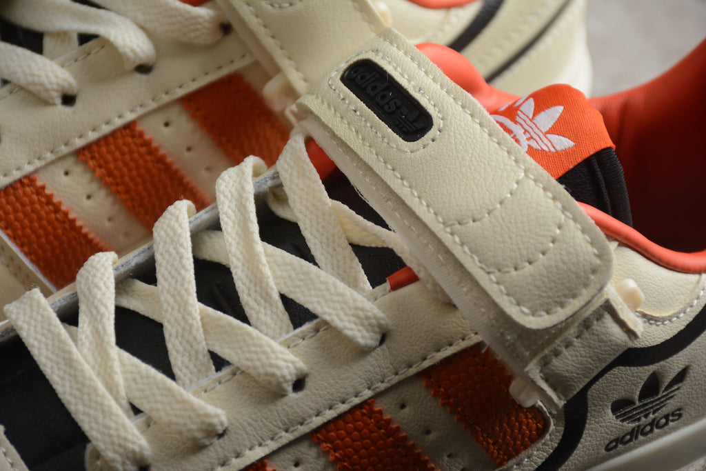 Adidas Forum – Beige / Naranja