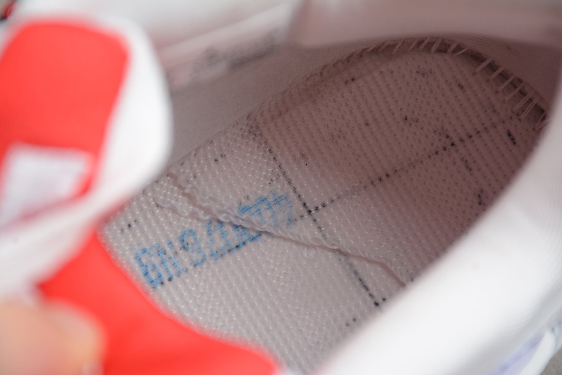 Air Jordan 4 – Blanco / Rojo