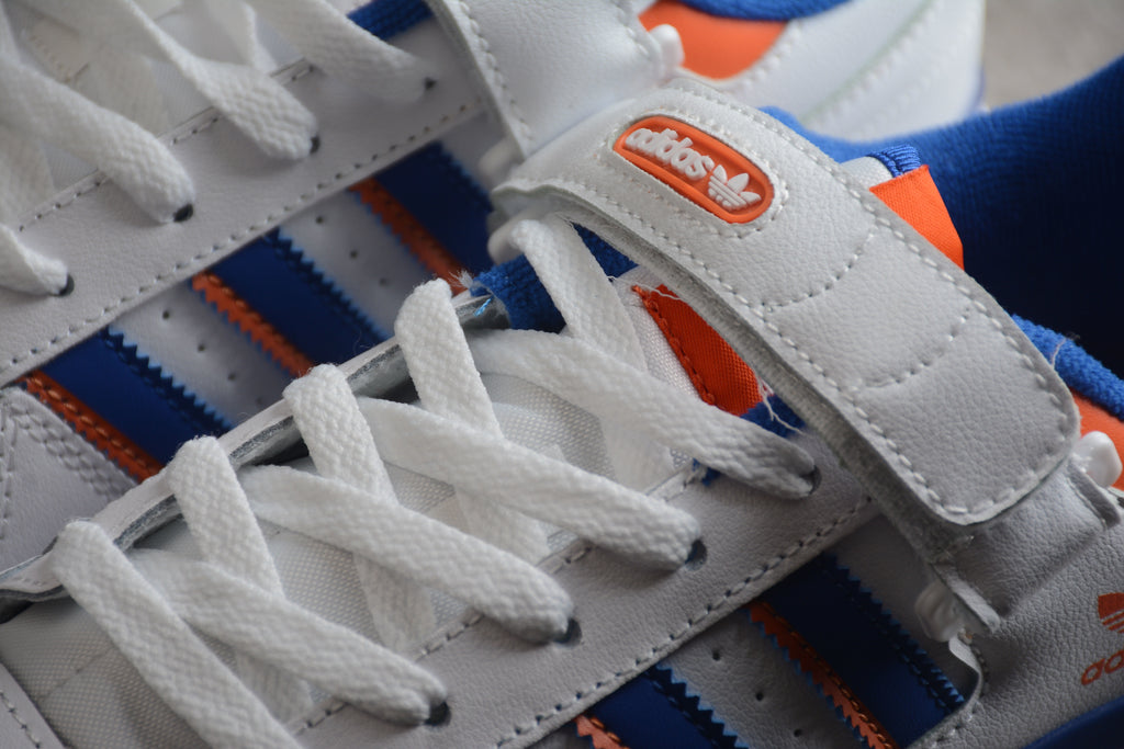 Adidas Forum – Blanco / Azul Oscuro