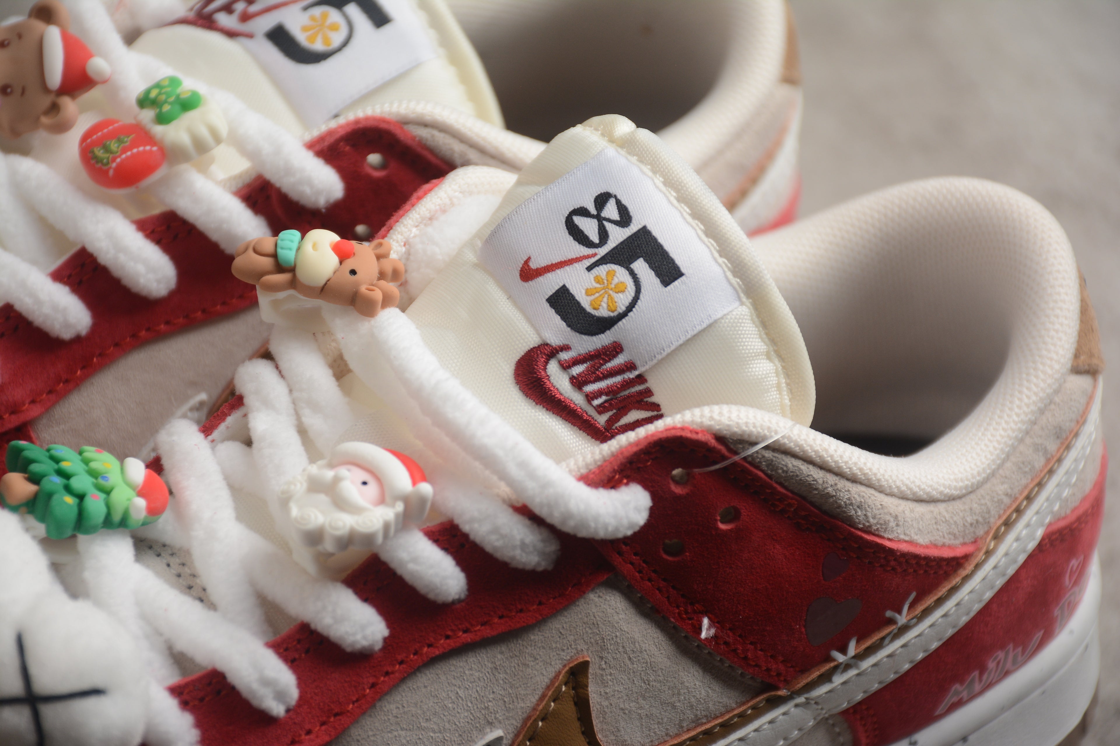 Dunk SB – Rojo / Beigie / Marrón / Blanco
