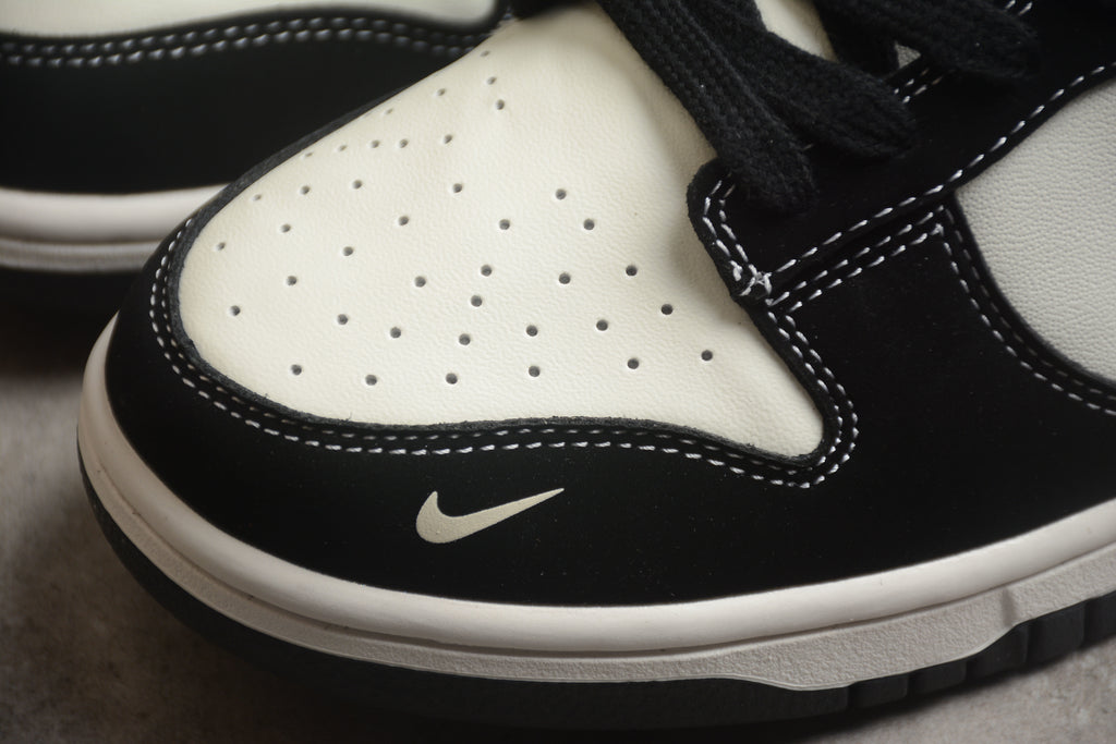 Dunk SB – Negro / Blanco