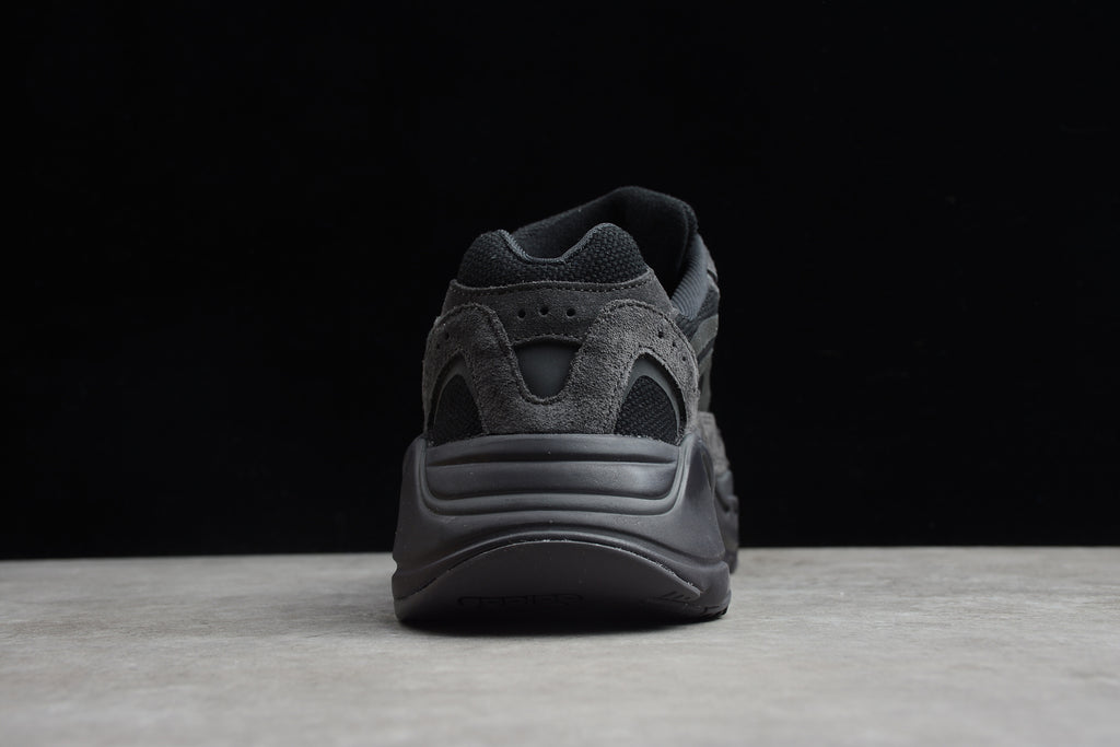 Adidas Yeezy 700 – Gris Oscuro