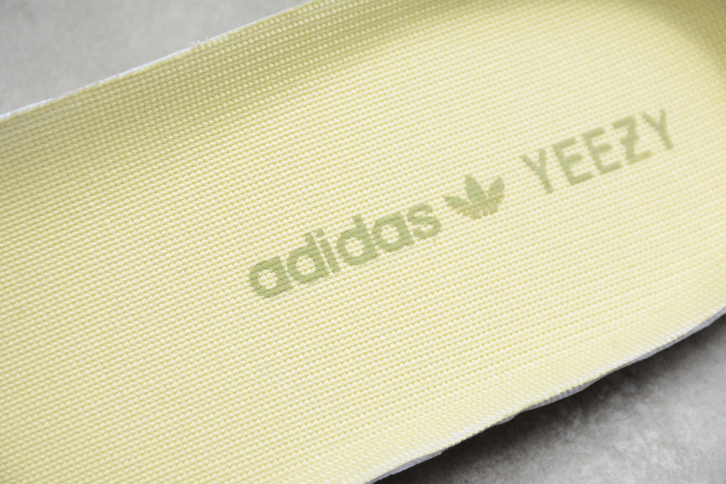 Adidas Yeezy 350 – Amarillo