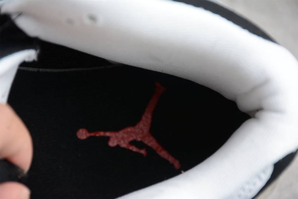 Air Jordan 13 – Blanco / Negro / Rojo