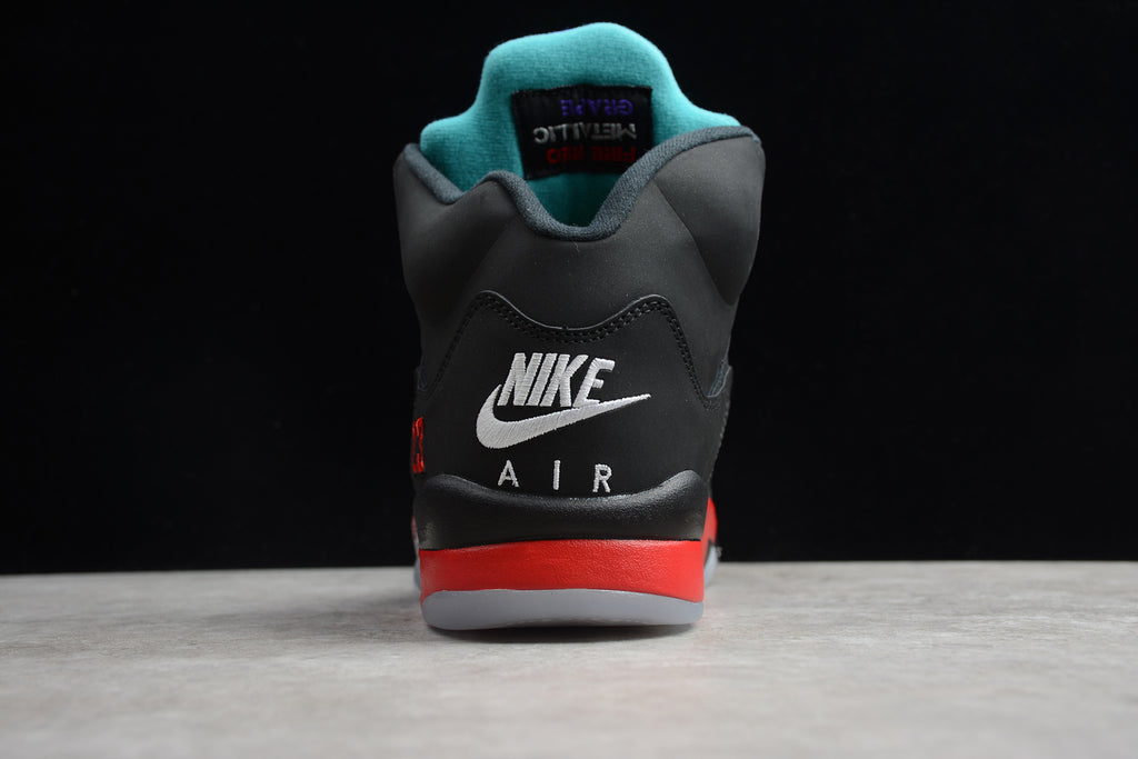 Air Jordan 5 – Negro