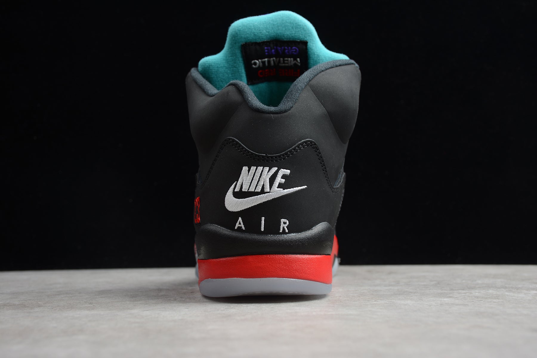 Air Jordan 5 – Negro