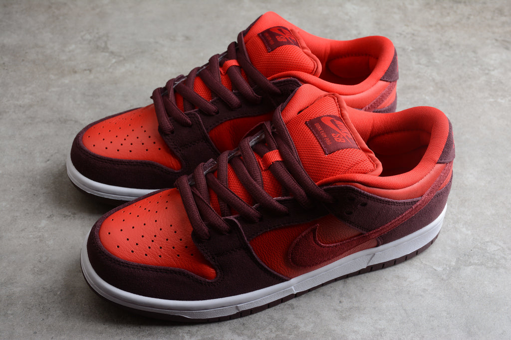 Dunk SB – Rojo / Negro