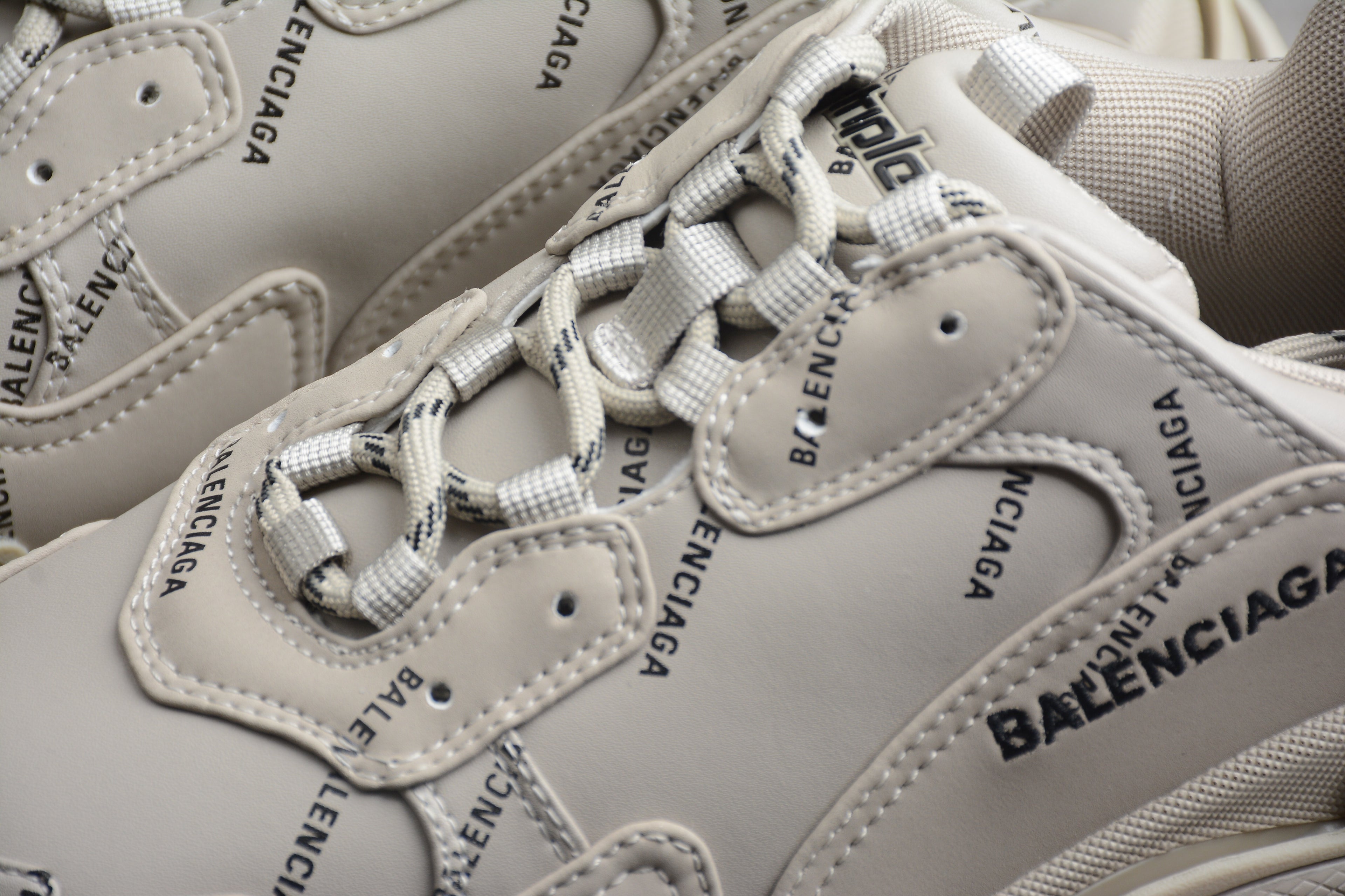 Balenciaga Triple S – Beige