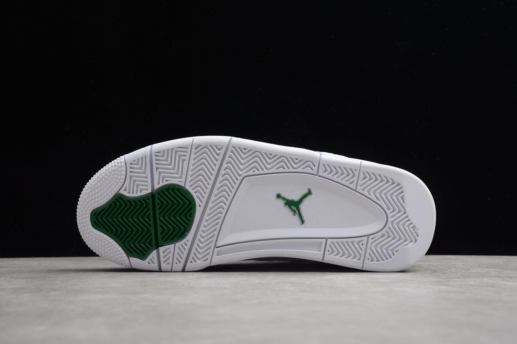 Air Jordan 4 – Blanco Chapas / Verde