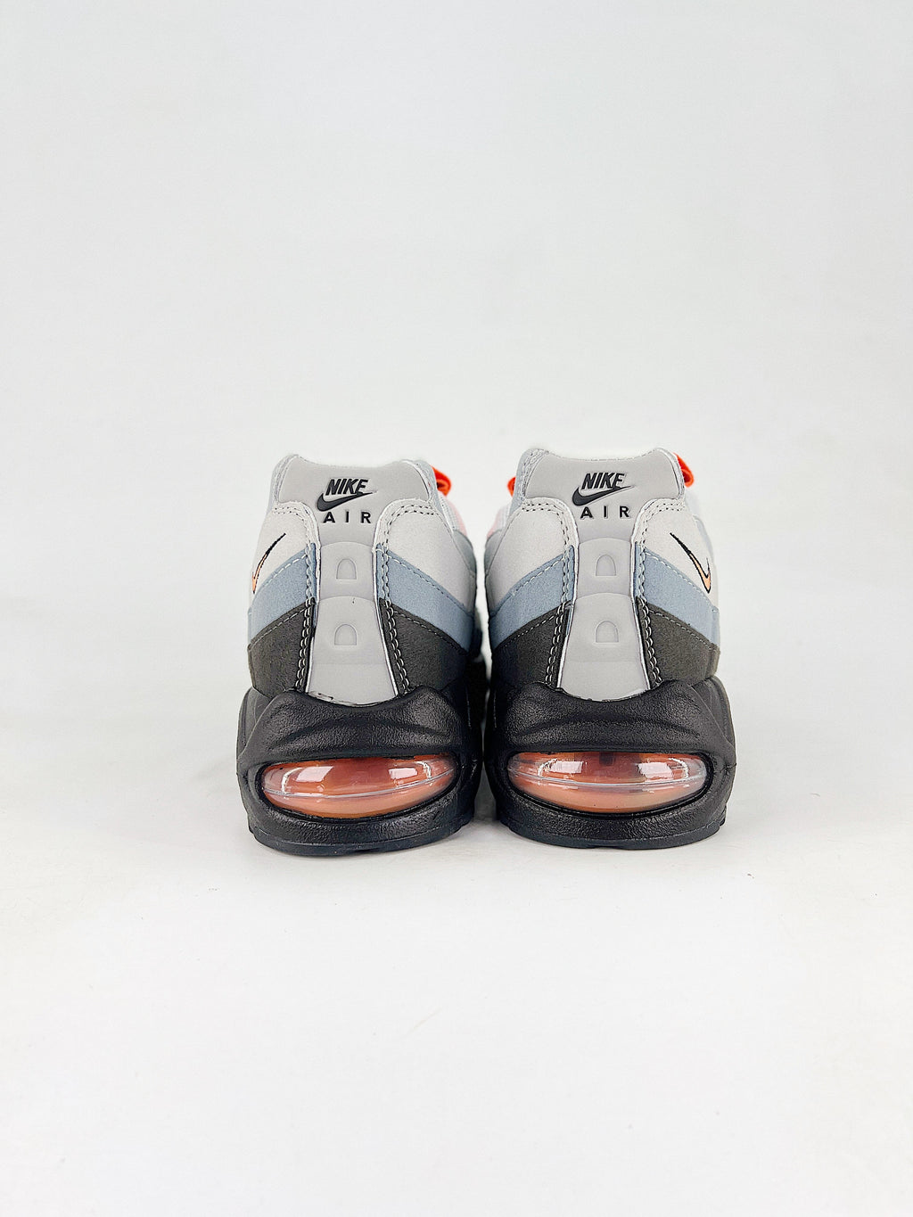 Air Max 95 – Negro / Gris / Naranja