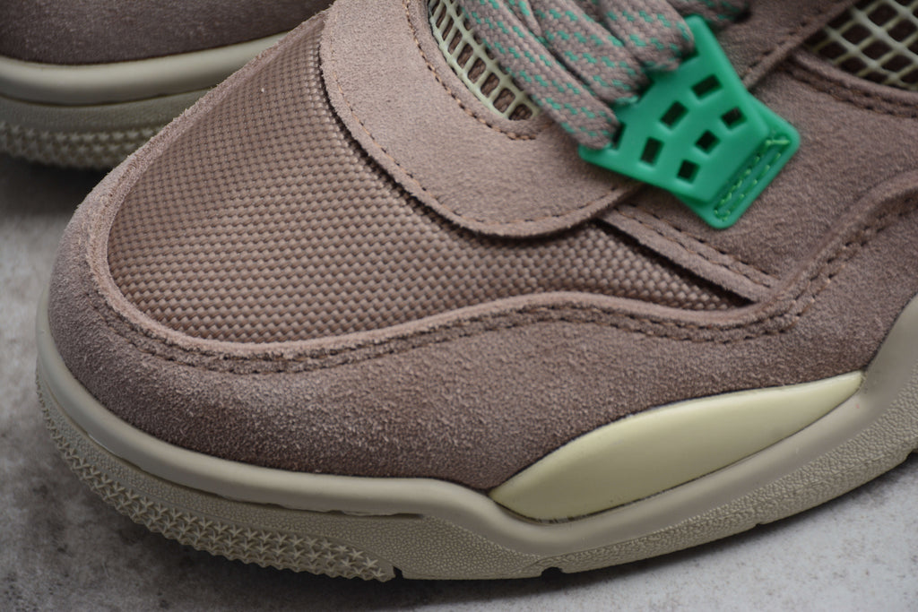 Air Jordan 4 – Marrón / Beige