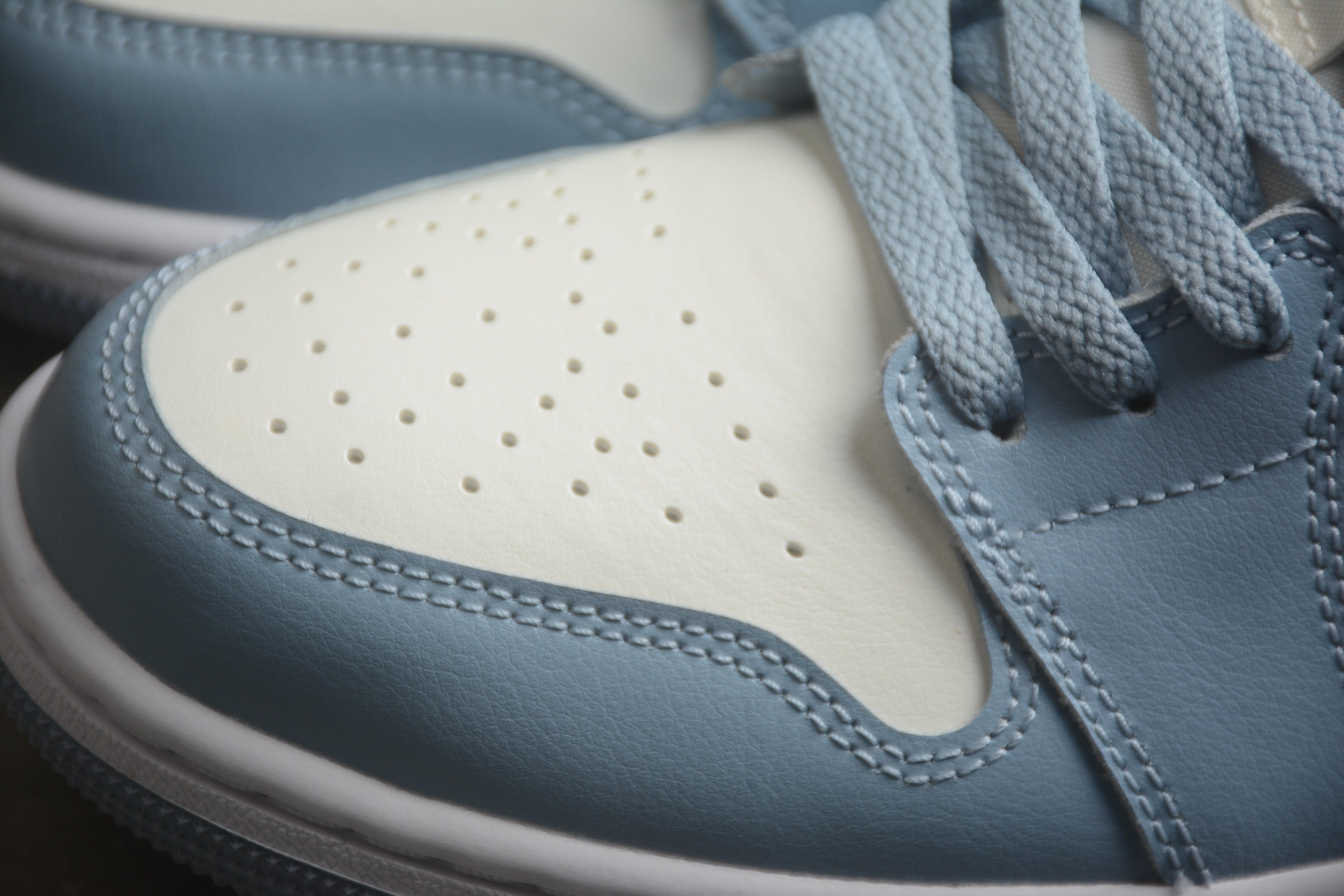 Jordan 1 Low – Azul / Blanco / Rojo
