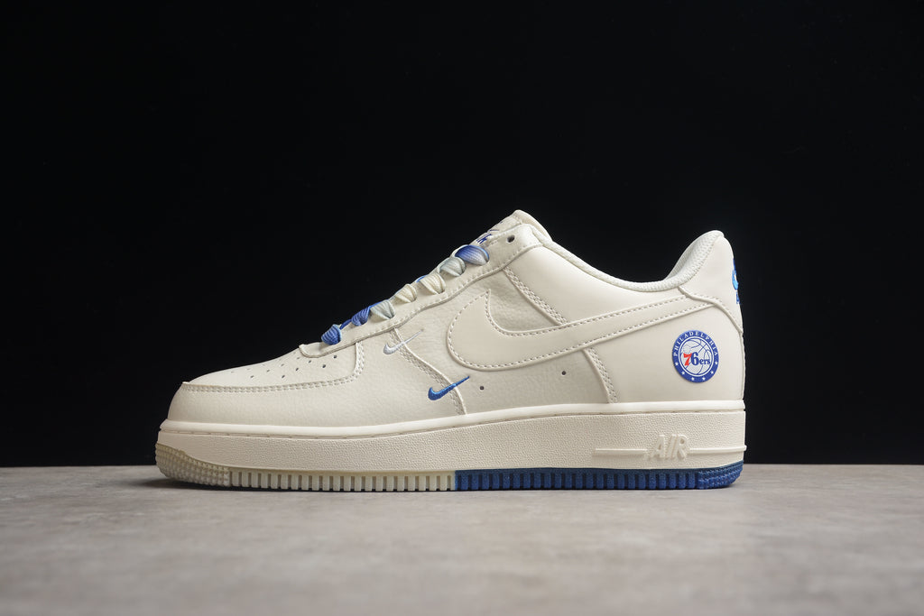 Nike Air Force 1 Low – Blanco / Azul