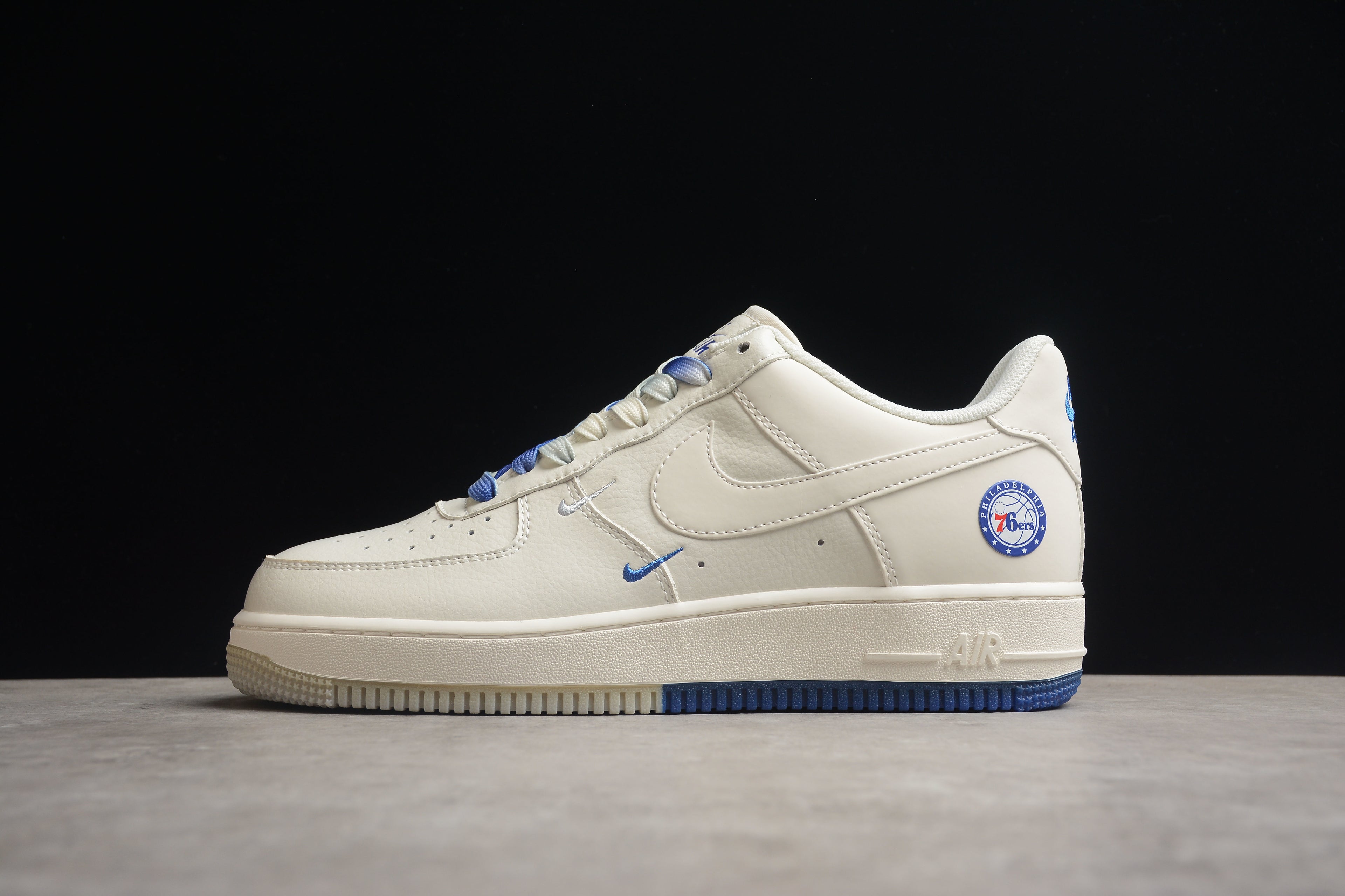 Nike Air Force 1 Low – Blanco / Azul