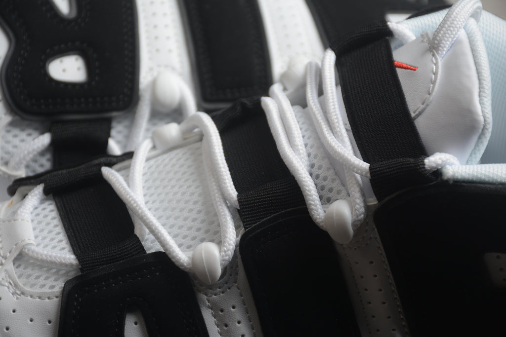 Air More Uptempo – Blanco / Negro