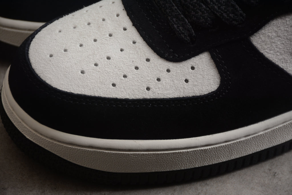 Air Force 1 Low – Negro / Blanco