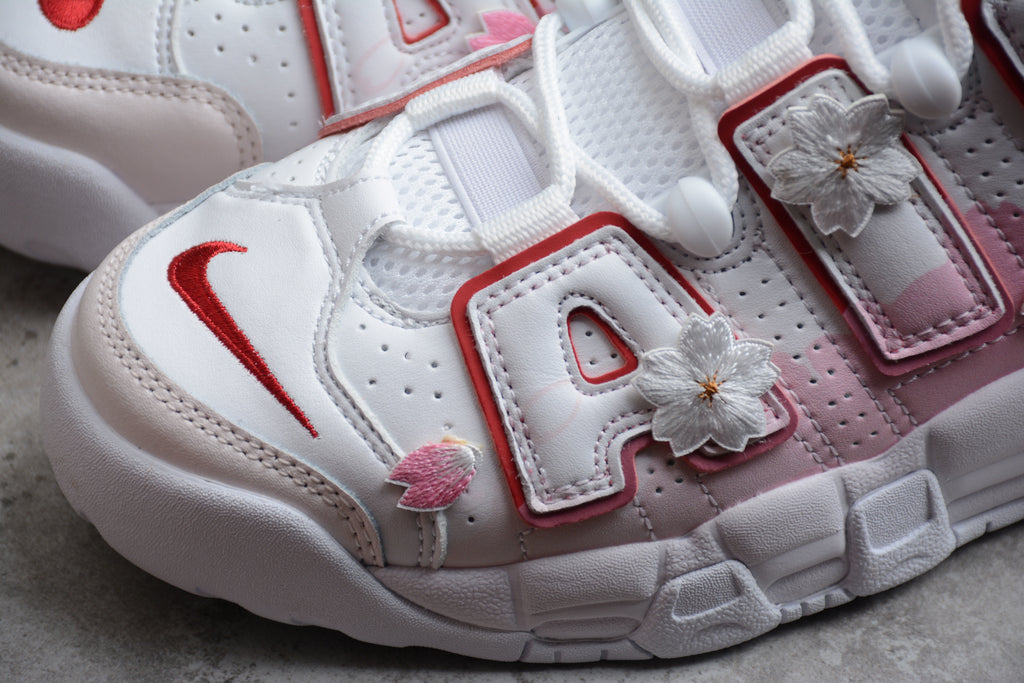 Air More Uptempo – Rosa con Flores