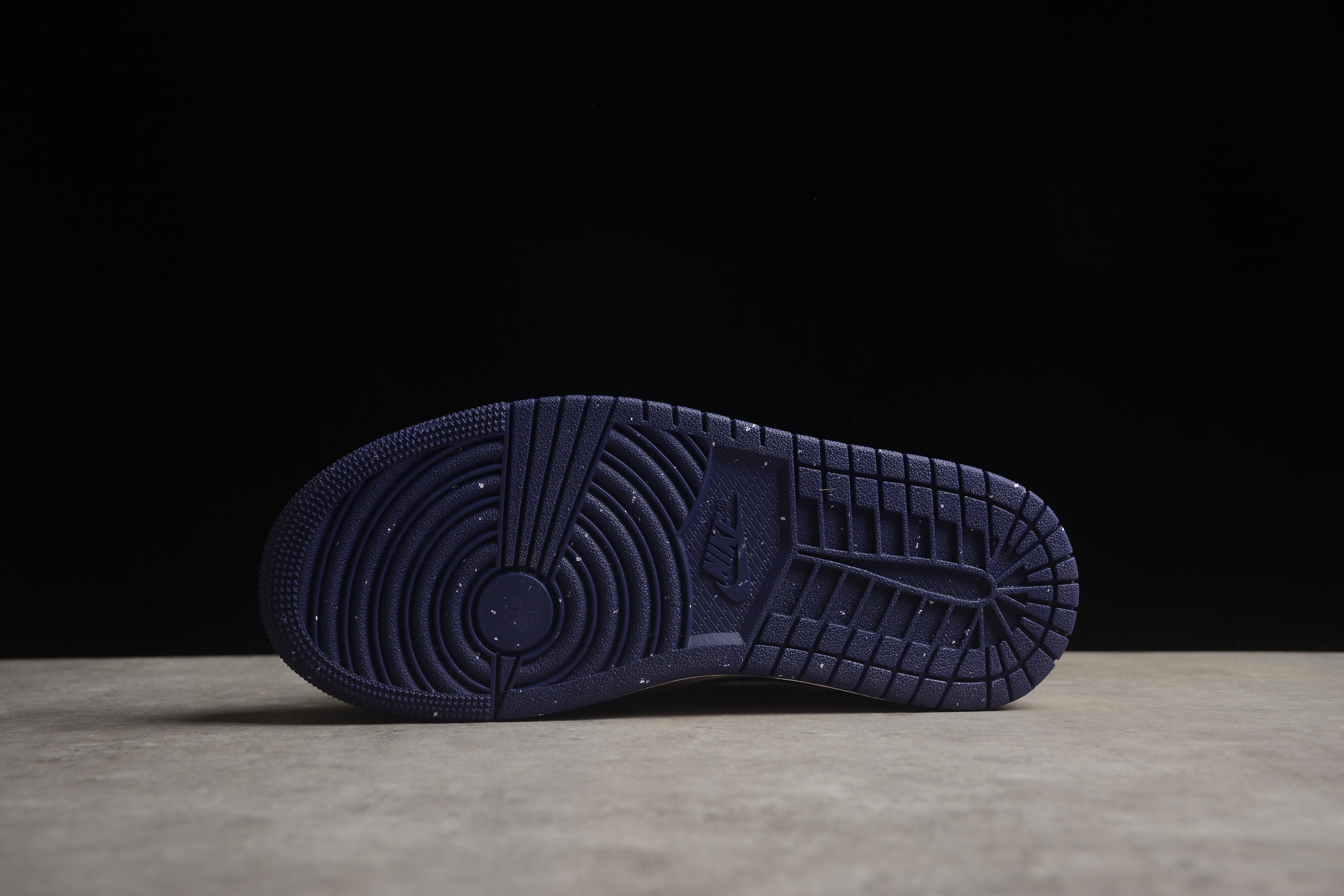 Air Jordan 1 Mid – Lila