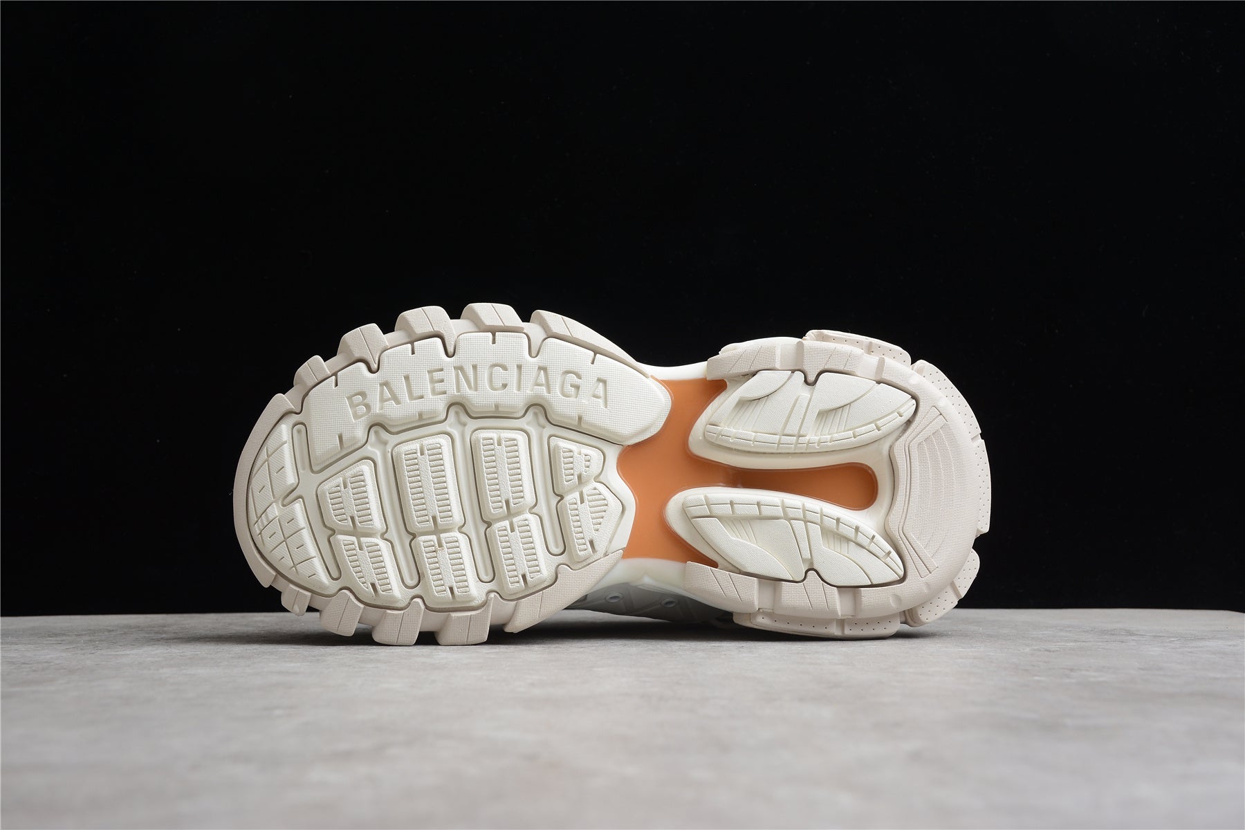 Balenciaga Track – Beige / Marrón