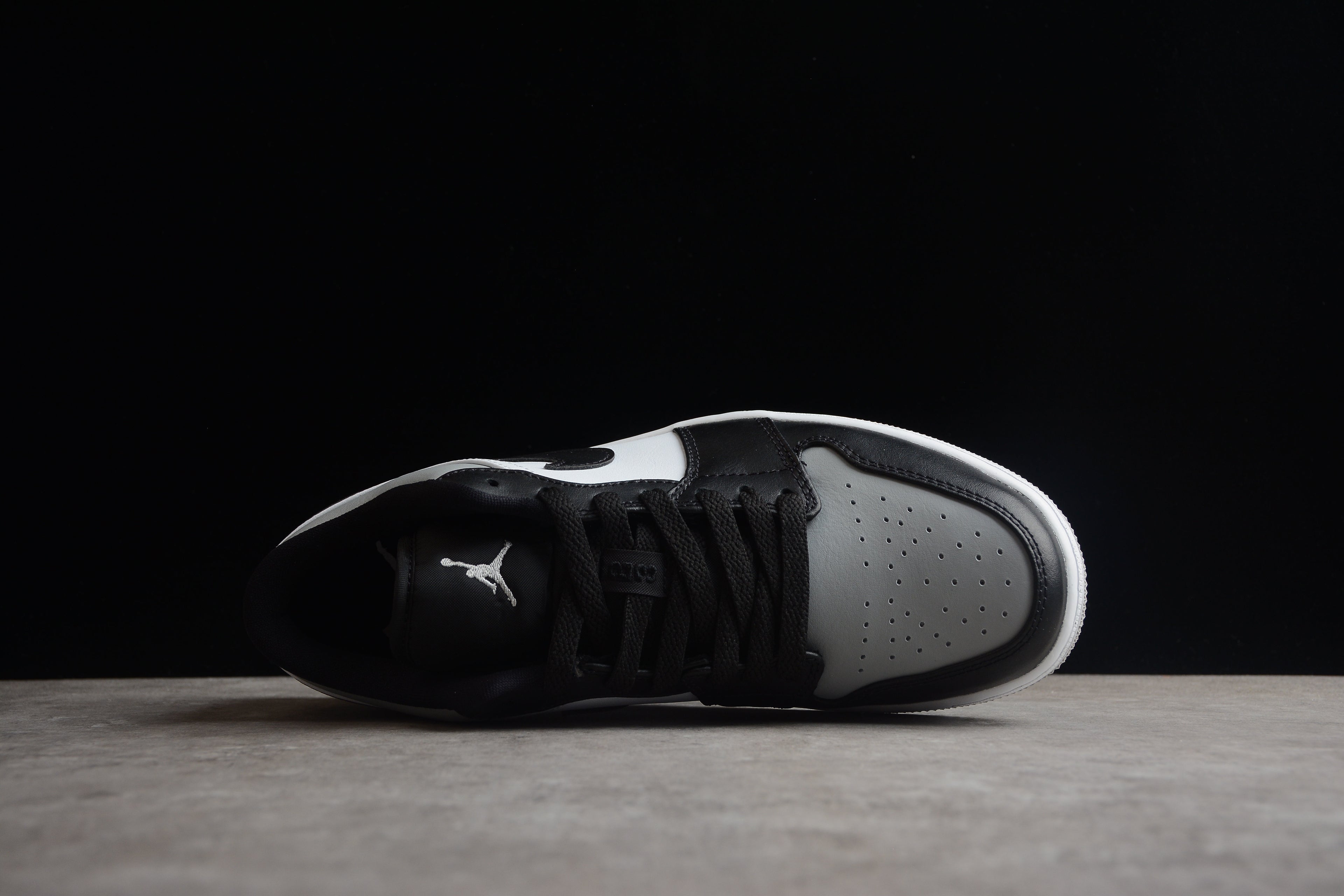 Jordan 1 Low – Beige / Negro / Blanco