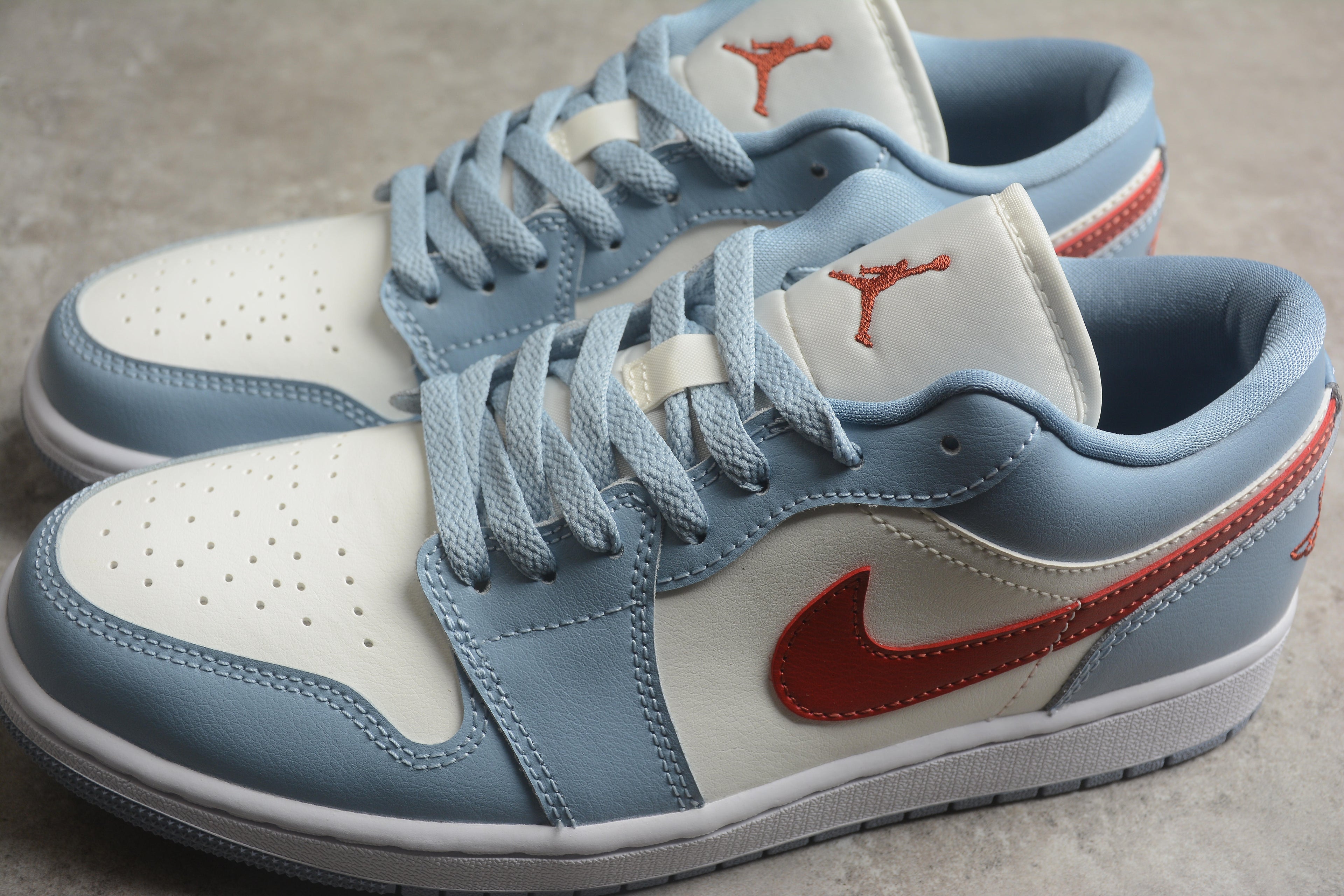 Jordan 1 Low – Azul / Blanco / Rojo