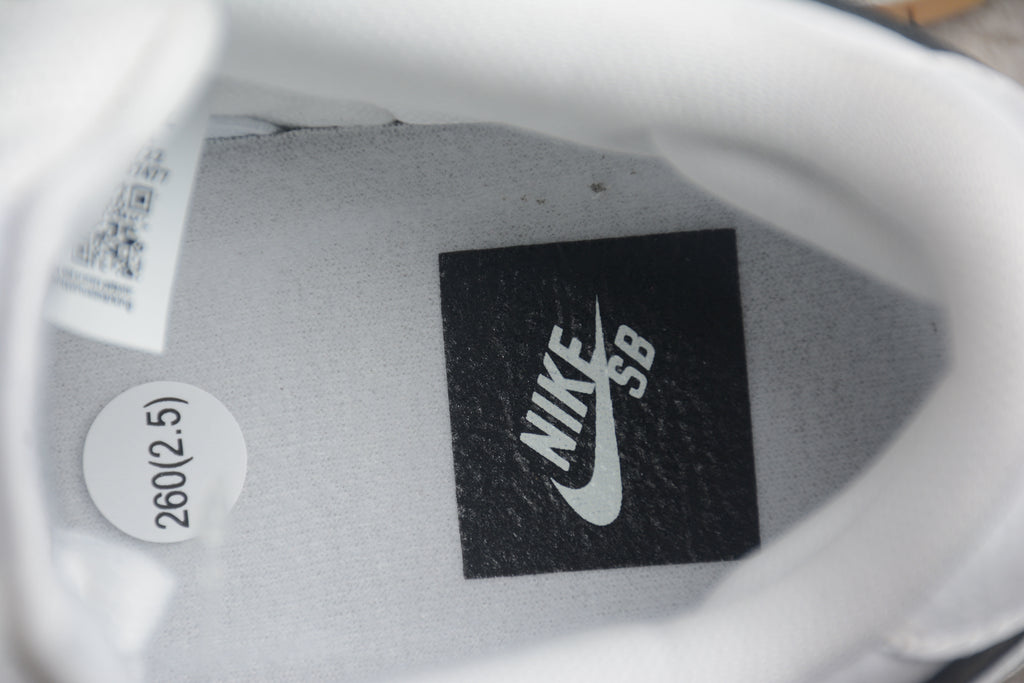Dunk SB – Blanco / Negro