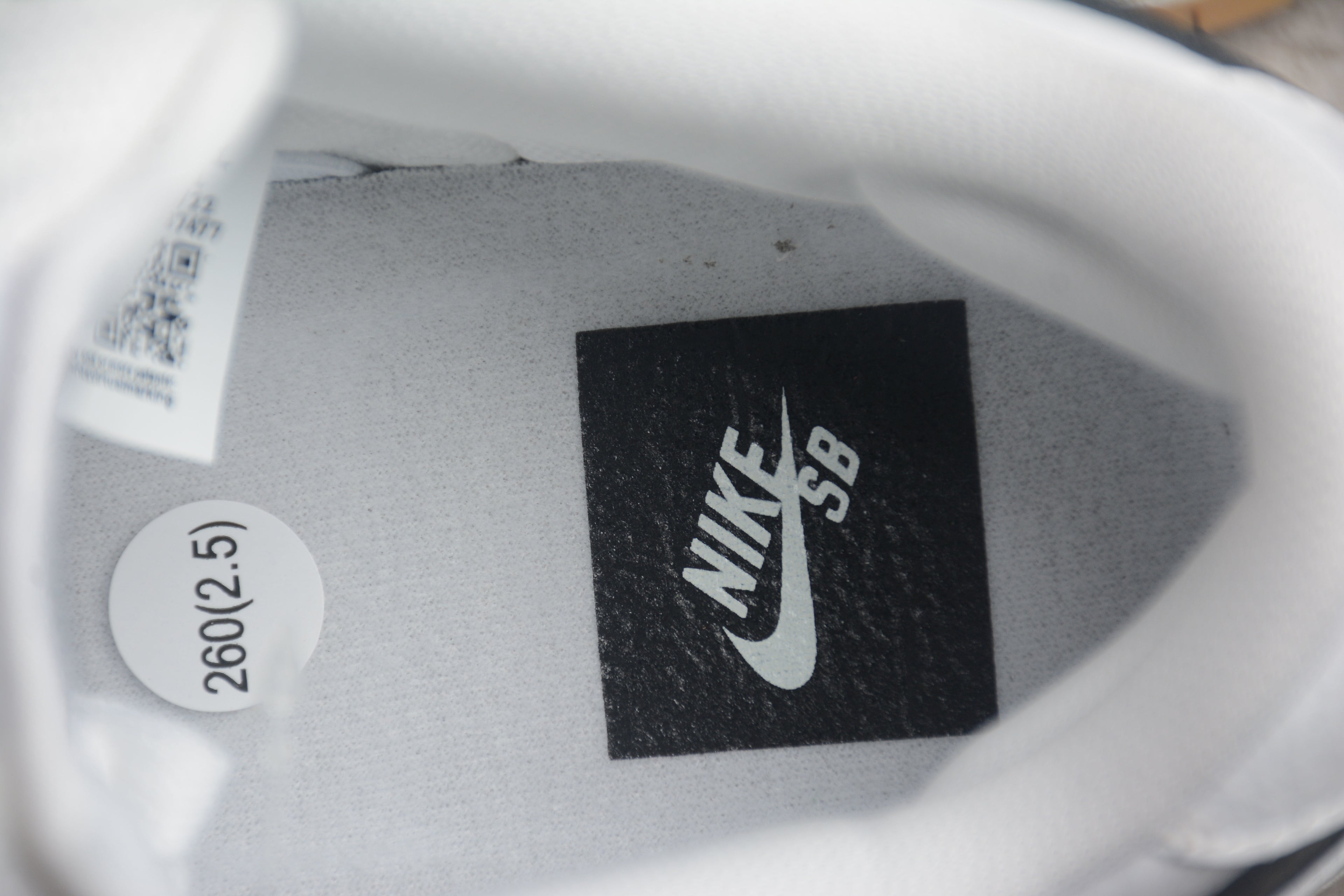 Dunk SB – Blanco / Negro