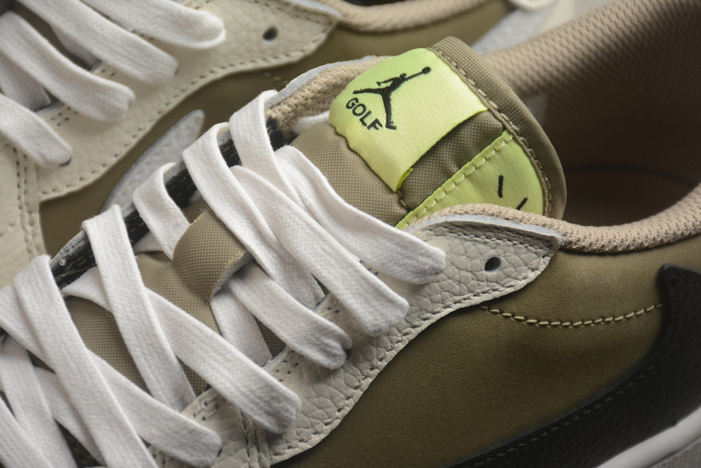 Travis Scott – Blanco / Verde / Negro