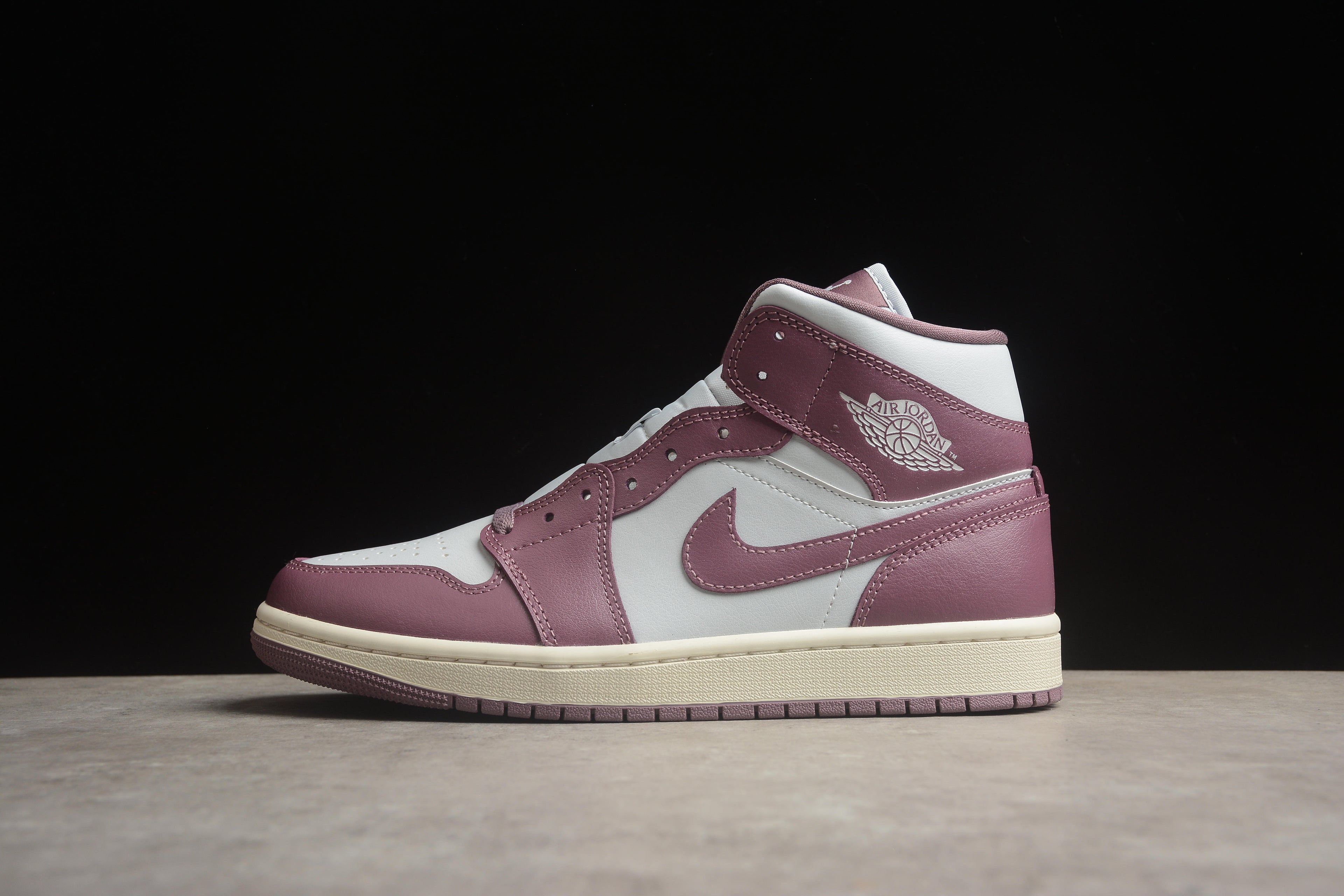 Air Jordan 1 Mid – Lila / Blanco
