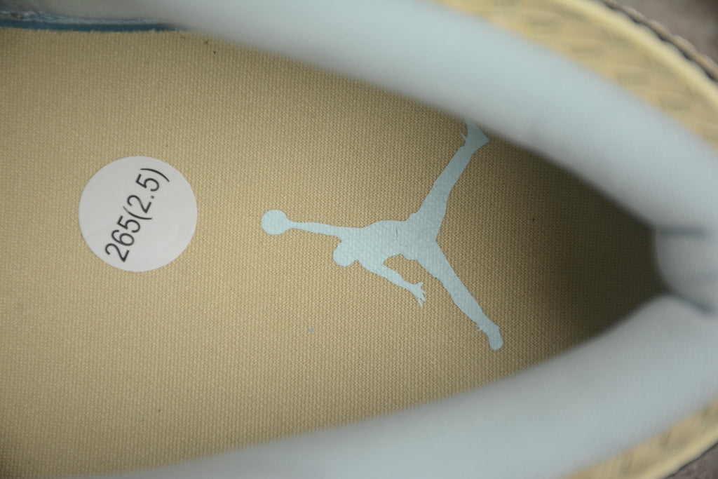Jordan 1 Low – Beige / Negro