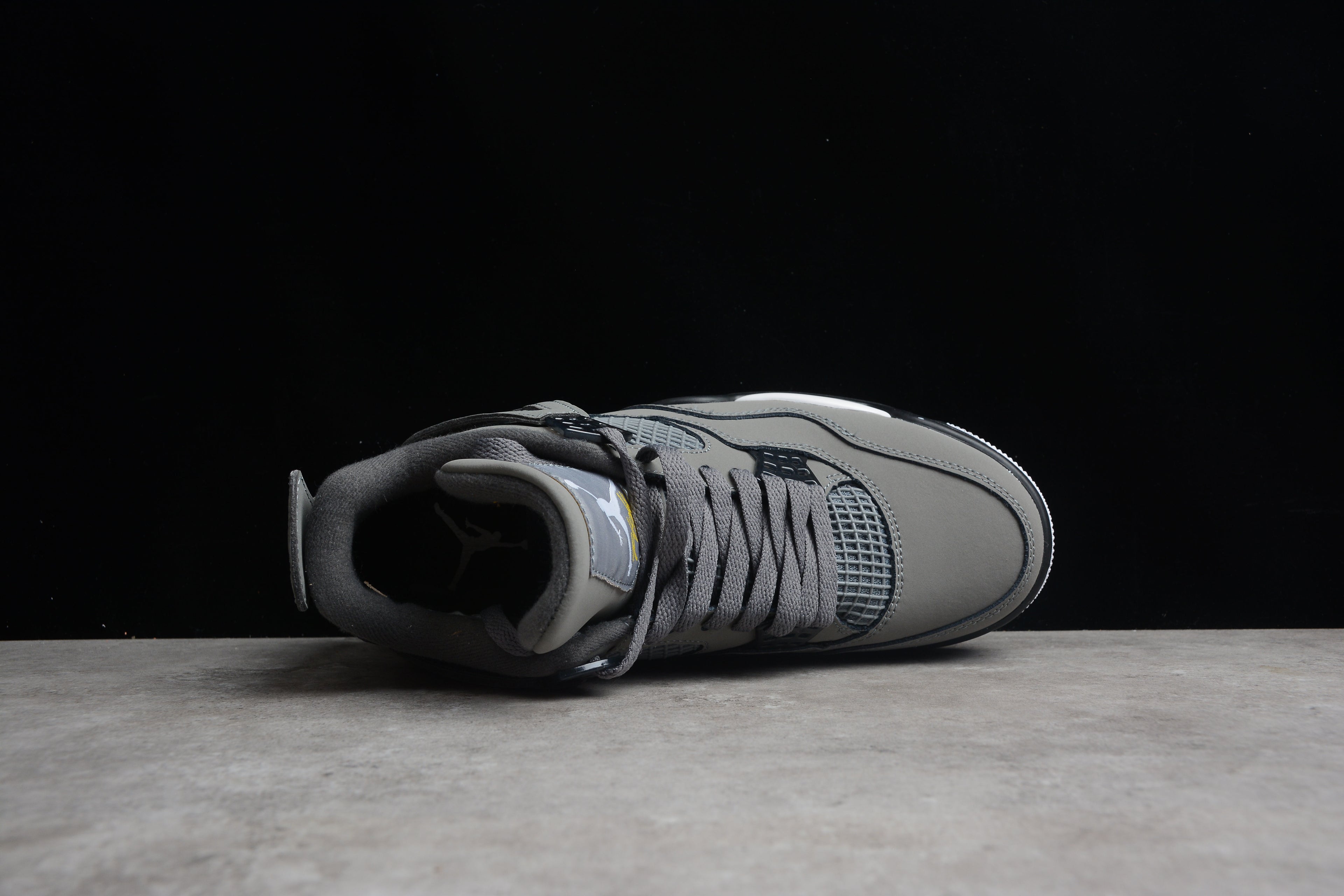 Air Jordan 4 – Gris Claro