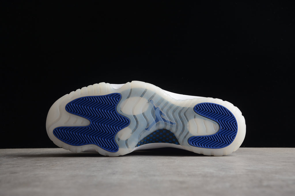 Air Jordan 11 – Azul