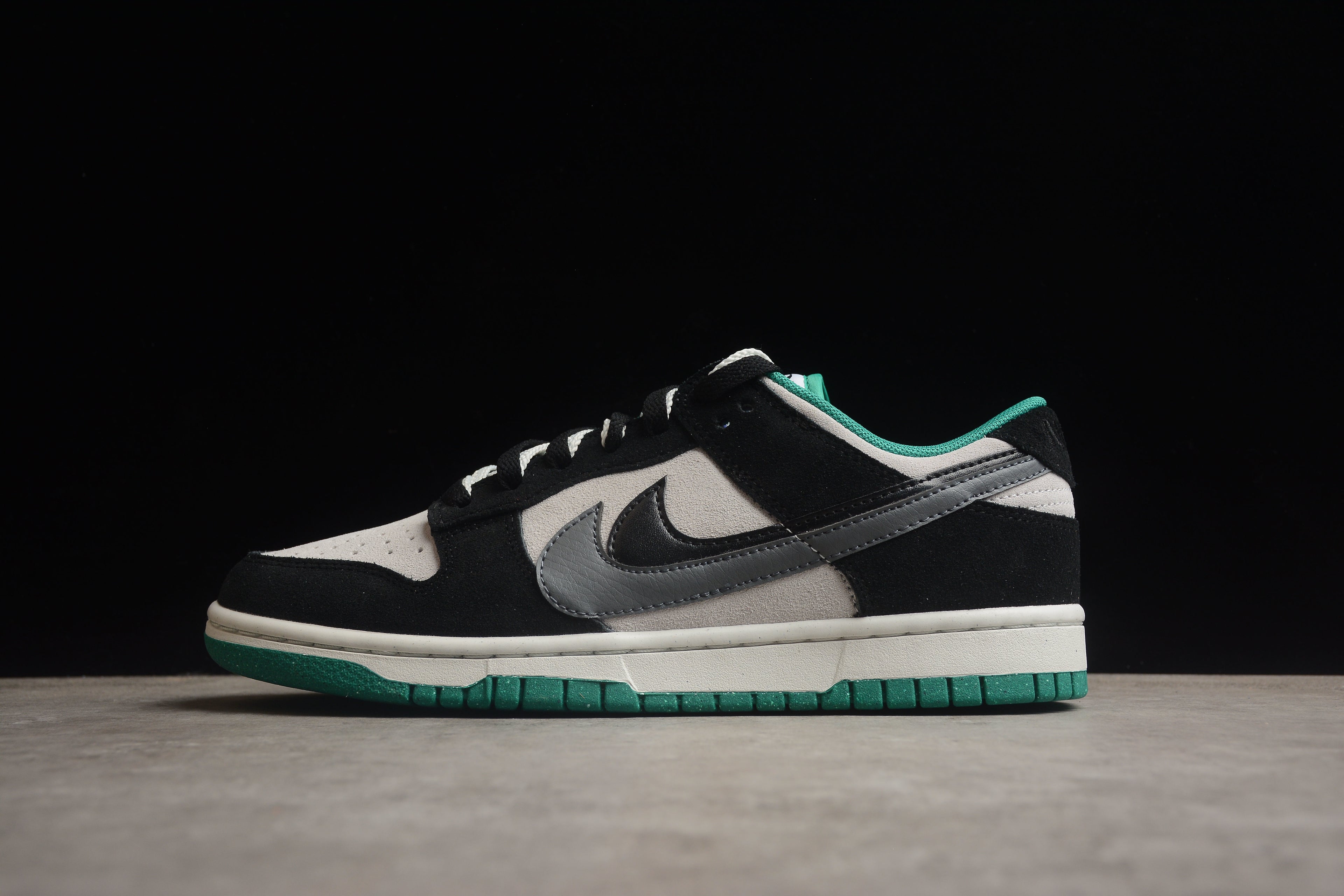 Dunk SB – Negro / Gris